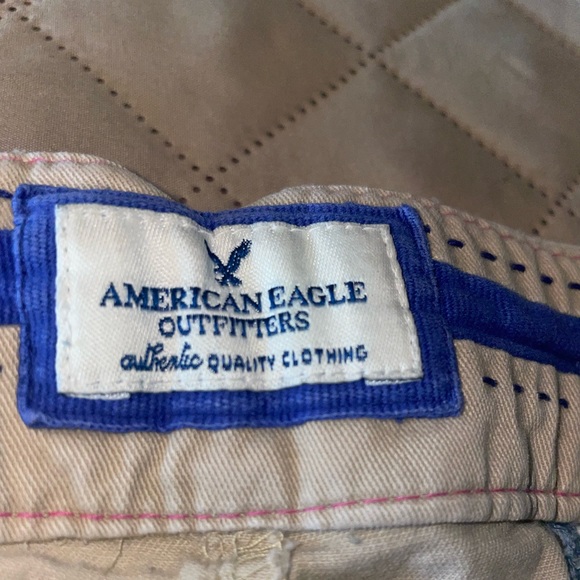 Favorite style womens American Eagle shorts size 10 - Picture 3 of 10